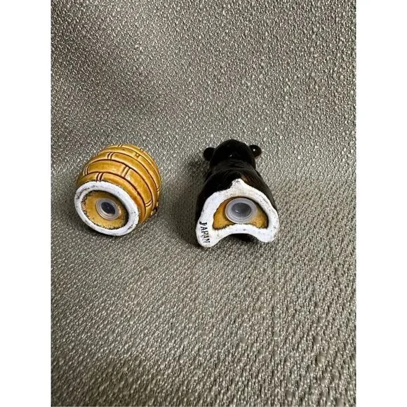 Vintage Japan Salt and Pepper Shakers Bear Beehive Brown Honey Pot Bees Ceramic - Picture 8 of 10